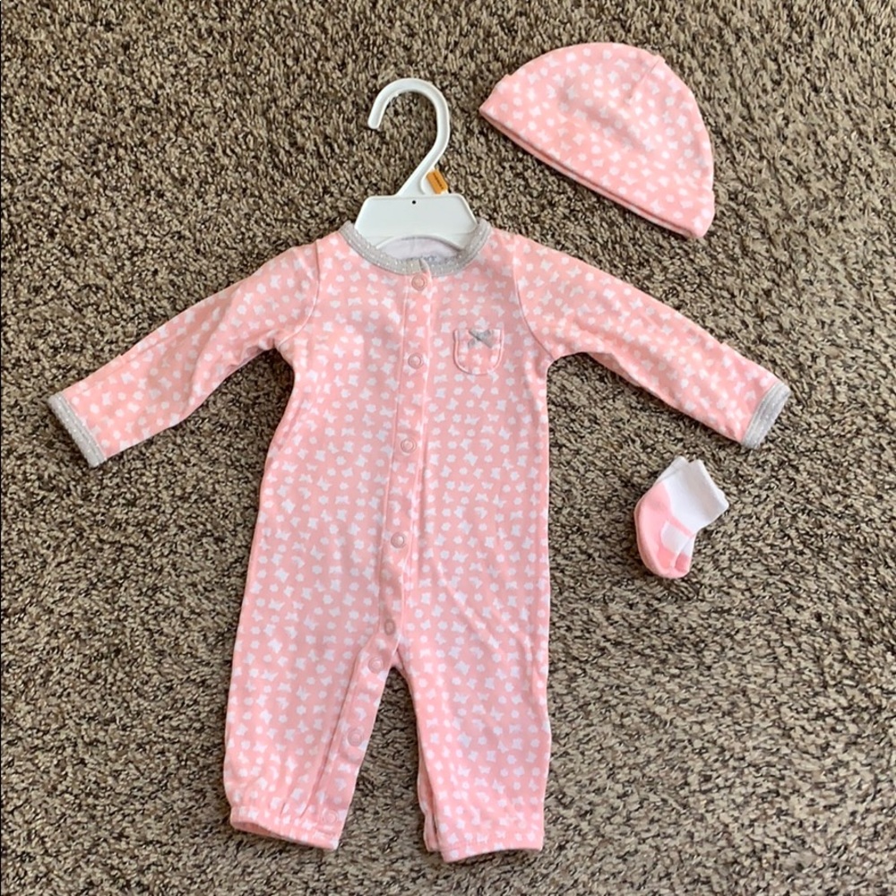 Baby sleep or play outfit with hat and socks